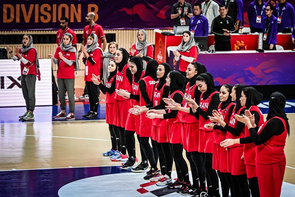 عصبانیت جمهوری اسلامی از هم‌خوانی نشدن سرود رژیم توسط بازیکنان تیم‌ملی بسکتبال زنان