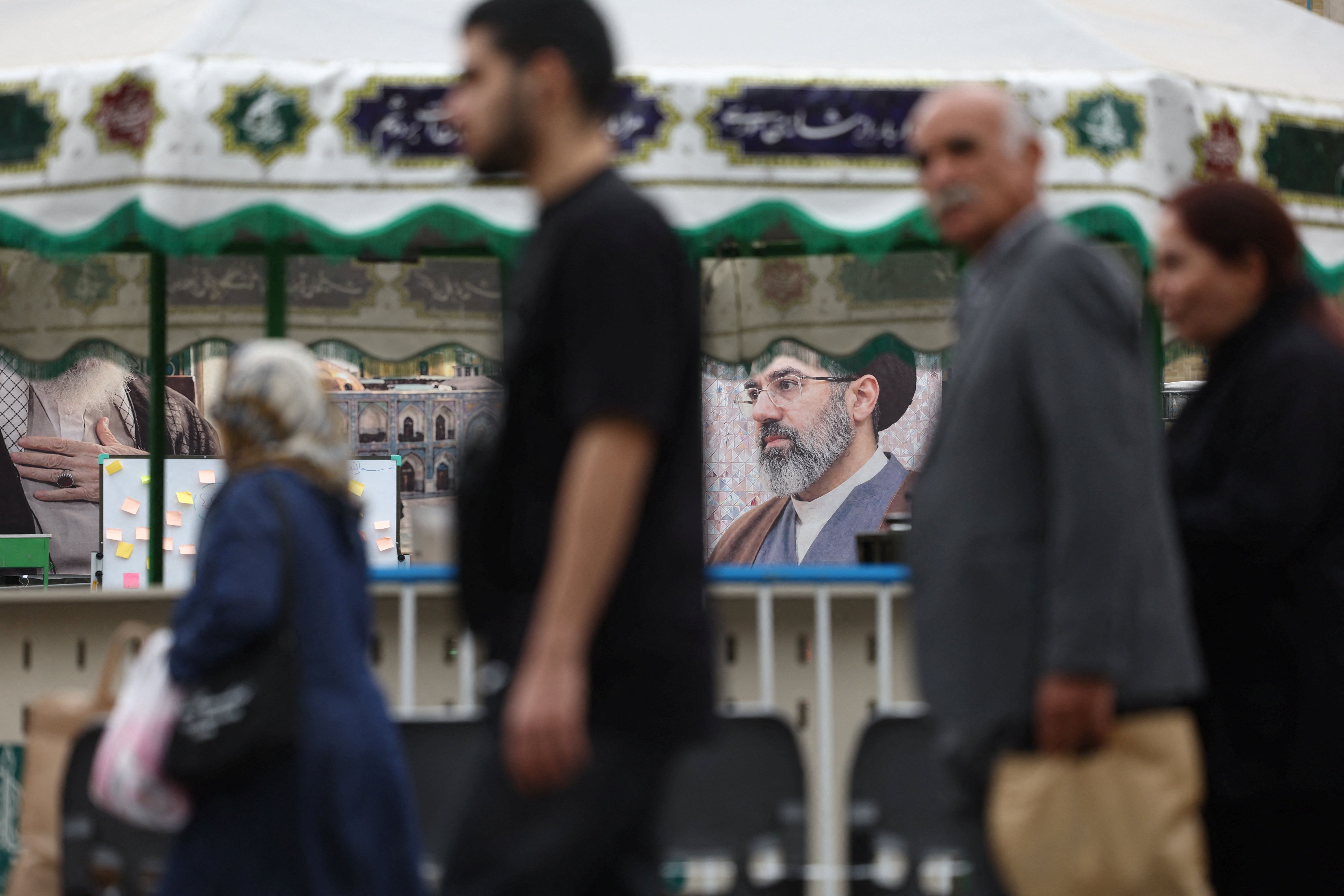 رویترز: مجتبی خامنه‌ای با خروج ذخایر اورانیوم از ایران مخالفت کرده است