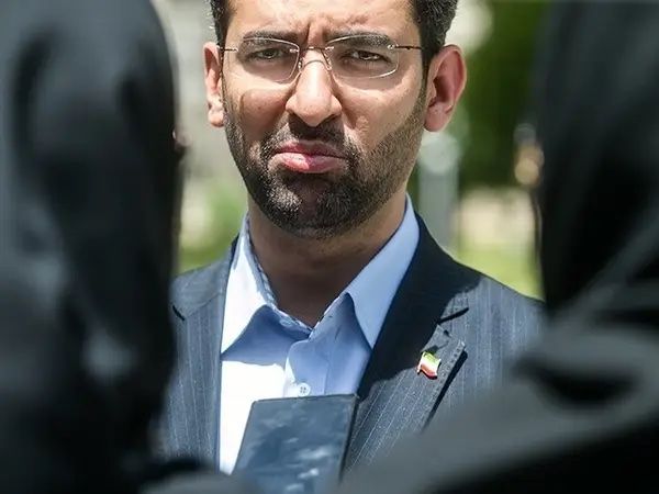 وزیر سابق ارتباطات: اپراتورها به فعالیت‌های ایدئولوژیک روی آورده‌اند