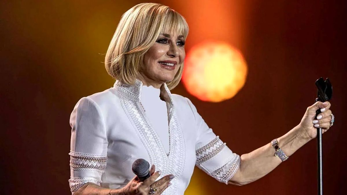 Iconic singer Googoosh says new work awaits Islamic Republic's fall