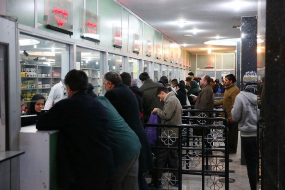 یک مدیر کل سازمان غذا و دارو: اگر ارز تامین نشود کمبودهای دارویی به ۵۰۰ قلم میرسد