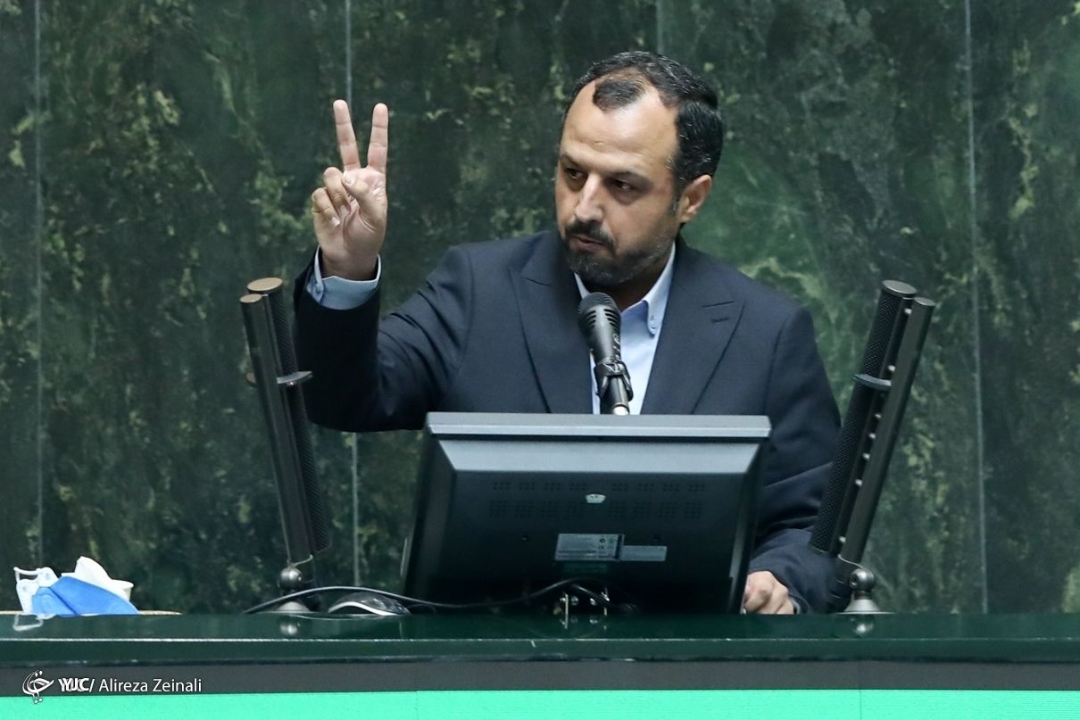 Economy minister Ehsan Khandouzi in parliament