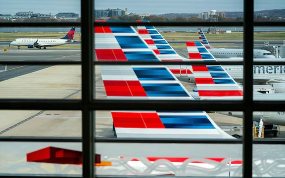 تداوم تعطیلی دولت آمریکا؛ لغو چند هزار پرواز و هشدار درباره احتمال کاهش ۲۰ درصدی پروازها