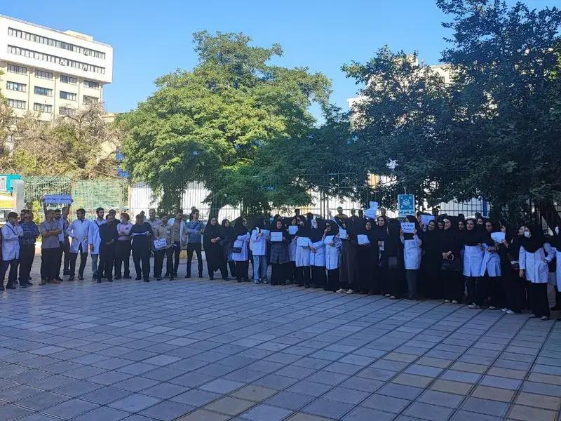 تنديدًا بالأوضاع الوظيفية الصعبة.. عاصفة احتجاجات الممرضين في إيران تصل إلى طهران
