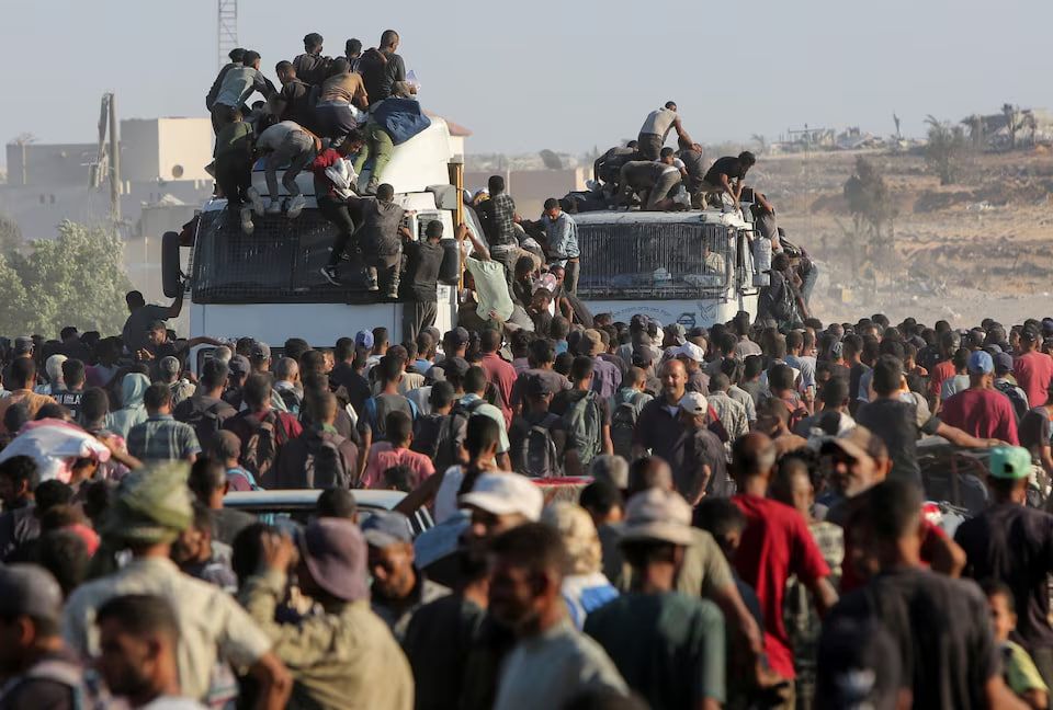 حماس: واژگونی کامیون کمک‌های بشردوستانه در غزه جان ۲۰ نفر را گرفت