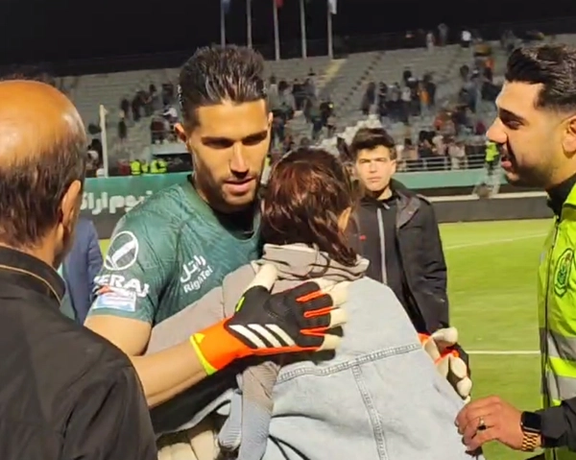 یکجلسه محرومیت تعلیقی؛ جریمه ۳۰۰ میلیونی حسینی بهدلیل بغلکردن جیمیجامپ زن