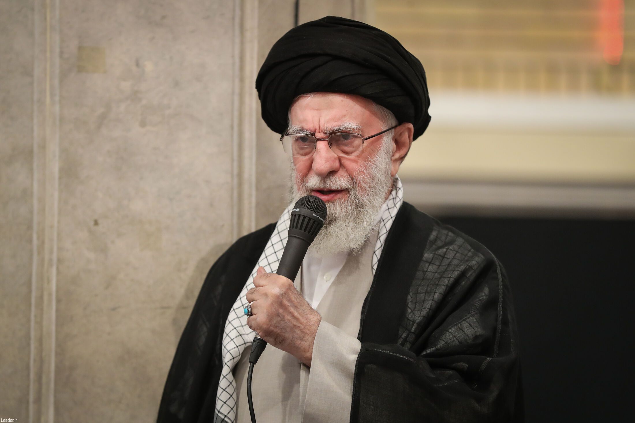 اشاره تلویحی خامنه‌ای به ادامه غنی‌سازی: دین و دانش خود را رها نخواهیم کرد