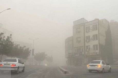 طوفان شدید گرد و خاک بندرعباس را فرا گرفت