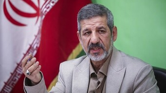 قائد سابق بالحرس الثوري الإيراني: مستعدون لإغراق السفن الحربية الأميركية