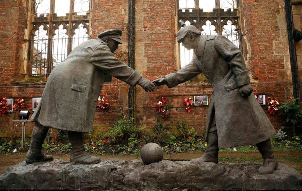 ماجرای «آتش‌بس کریسمس» و مسابقه فوتبال سربازان بریتانیایی و آلمانی در میان جنگ