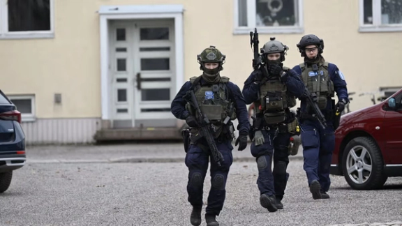 مسؤول أمني بريطاني يحذّر من تهديد "استثنائي" من جانب إيران وروسيا