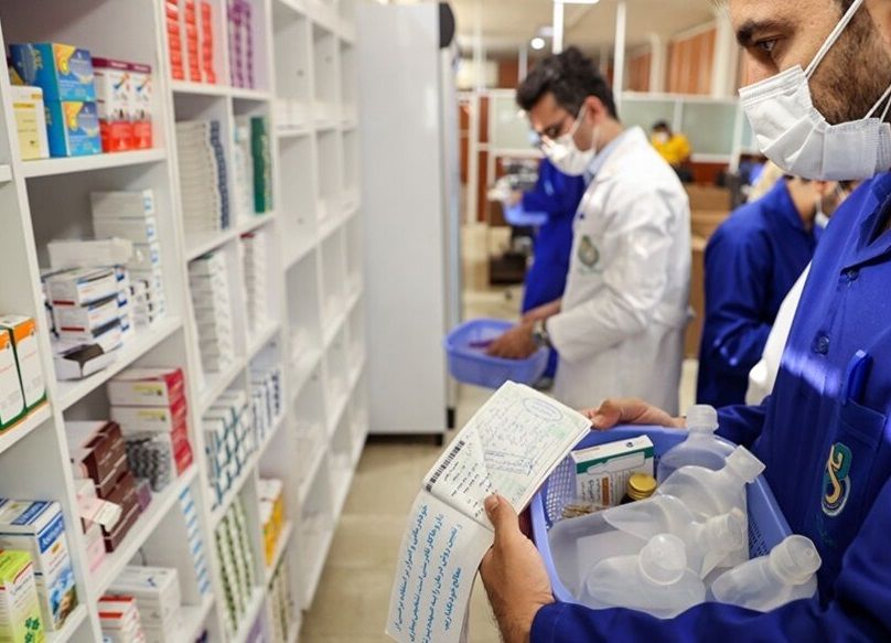 ارتفاع سعر الدواء في إيران خلافًا لوعد "رئيسي" ومخاوف من ارتفاع الخبز والبنزين