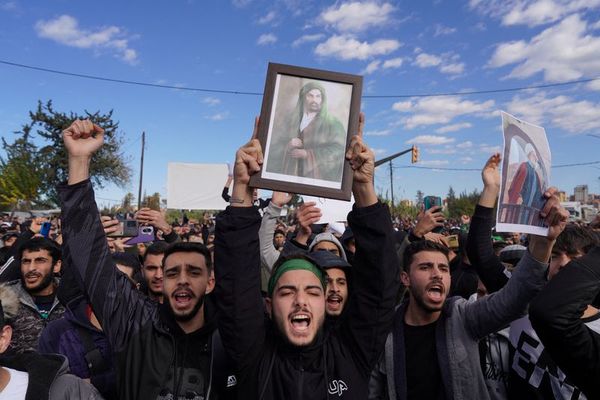 در اعتراضات علویان در لاذقیه دستکم سه تن کشته شدند