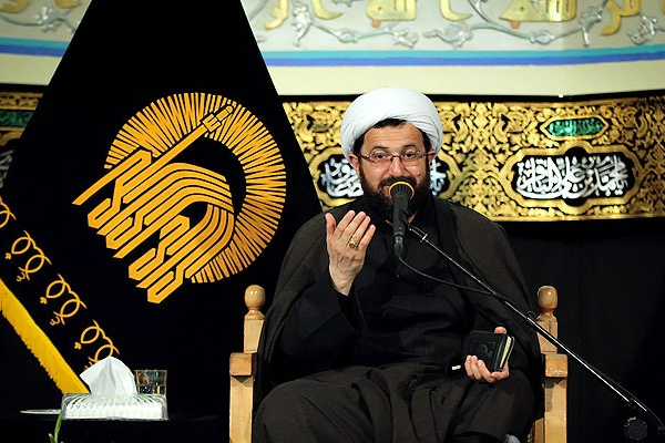 مدرس حوزه علمیه: وقت تنپروری نیست؛ از ملت ایران باید صدای هیهات مناالذله بلند شود