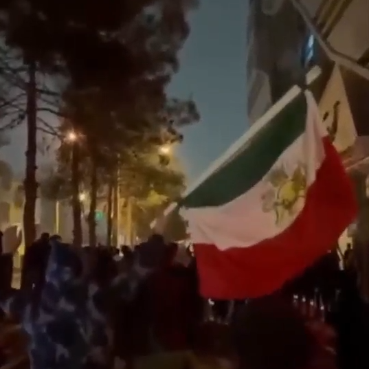 برافراشته شدن پرچم شیر و خورشید در مشهد