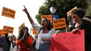 Iran Students, Activists Campaign For ‘Nationwide Strikes’