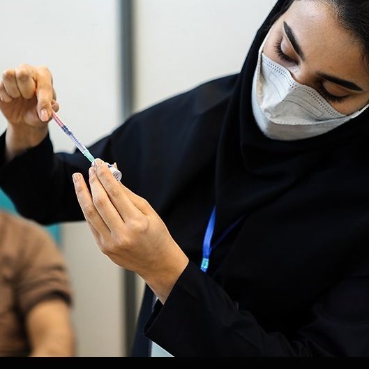 وزیر بهداشت ایران: به سرعت محدودیتهای سنی در تزریق واکسن کرونا را برمیداریم