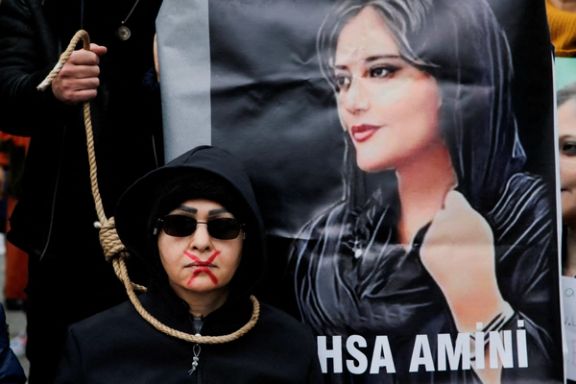 A woman takes part in a protest against the Islamic regime of Iran following the death of Mahsa Amini, in Istanbul, Turkey December 10, 2022.