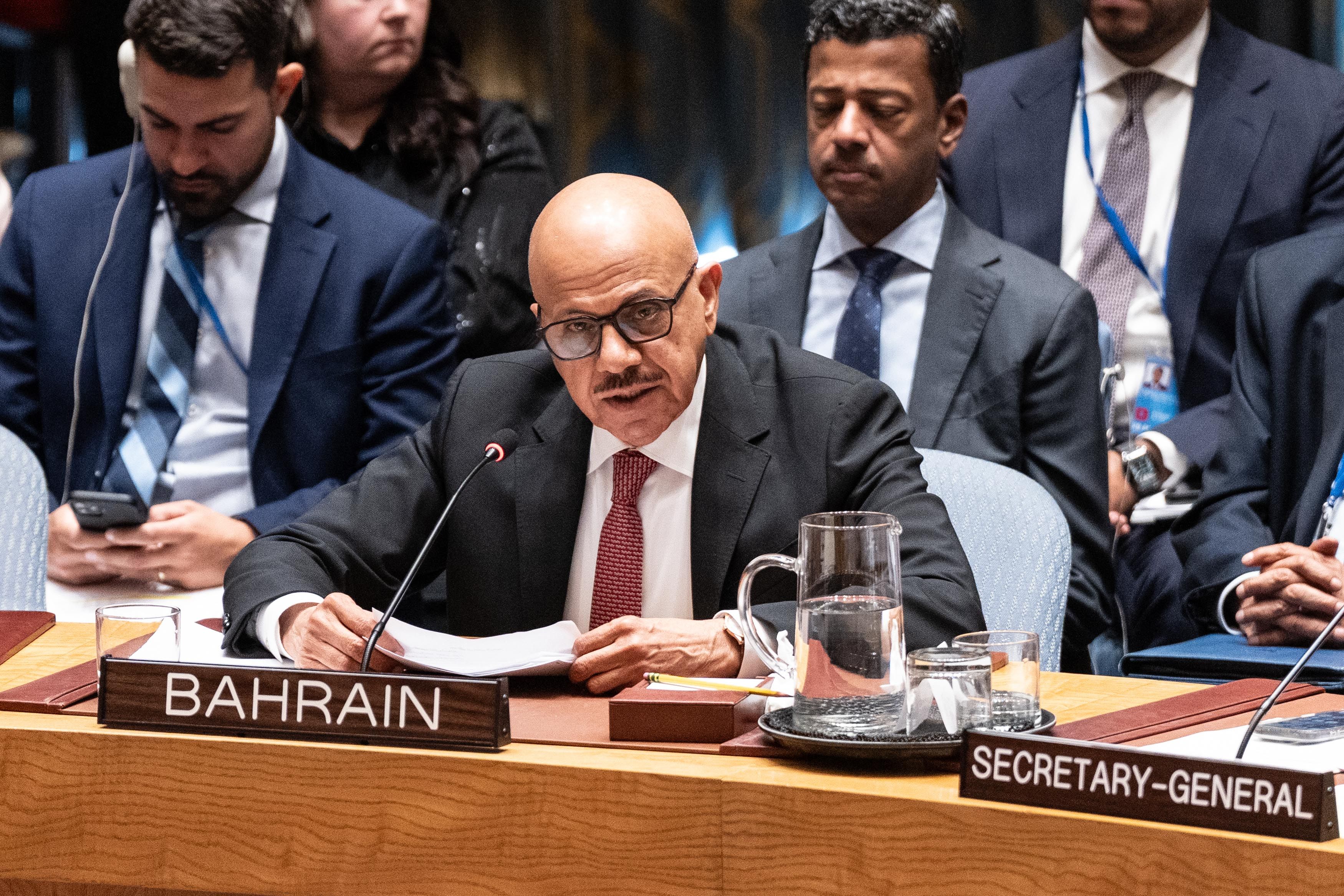 وزير الخارجية البحريني: ادعاءات طهران بعدم استهداف المدنيين "كاذبة"