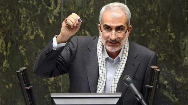 تنفيذا لأوامر المرشد الإيراني.. تعديل محتوى 200 كتاب مدرسي لتدريس "المعرفة المفيدة"