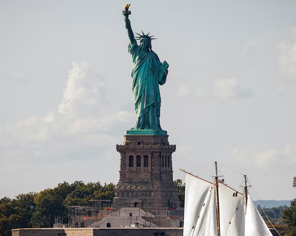 آمریکا برای اعطای شهروندی طرح شرکت در مسابقه تلویزیونی را بررسی میکند