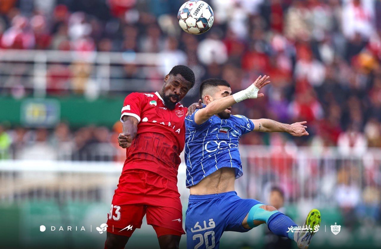 پرسپولیس ۰-۰ استقلال؛ دربی ۱۰۶ تهران، بدون گل، در بدترین چمن ممکن، به سود صدرنشین!