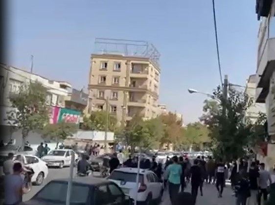 انتفاضة إيران: إضرابات في المدن الكردية.. والمتظاهرون في الجامعات والمحافظات يطلبون الدعم