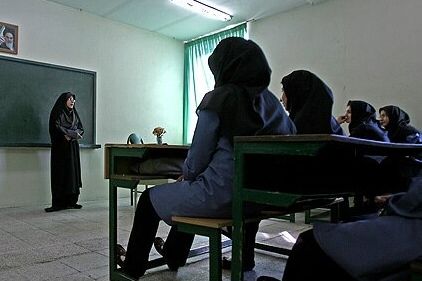 بیانیه دانشآموزان دختر پیشرو: دوشنبه مقنعههایمان را در مدارس در میآوریم