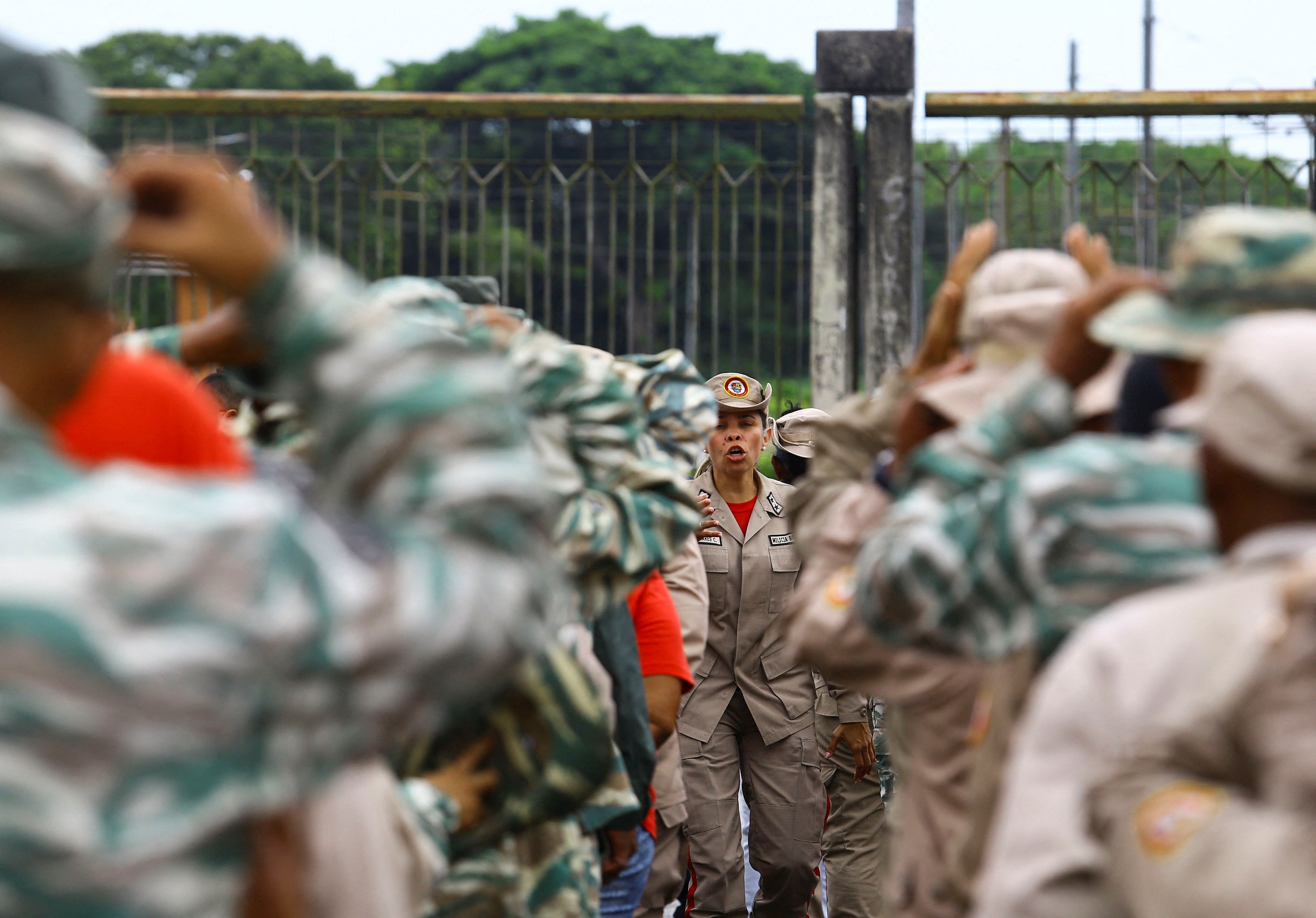 ونزوئلا در واکنش به تهدیدات آمریکا حضور نظامی خود را برای مقابله با مواد مخدر تقویت می‌کند