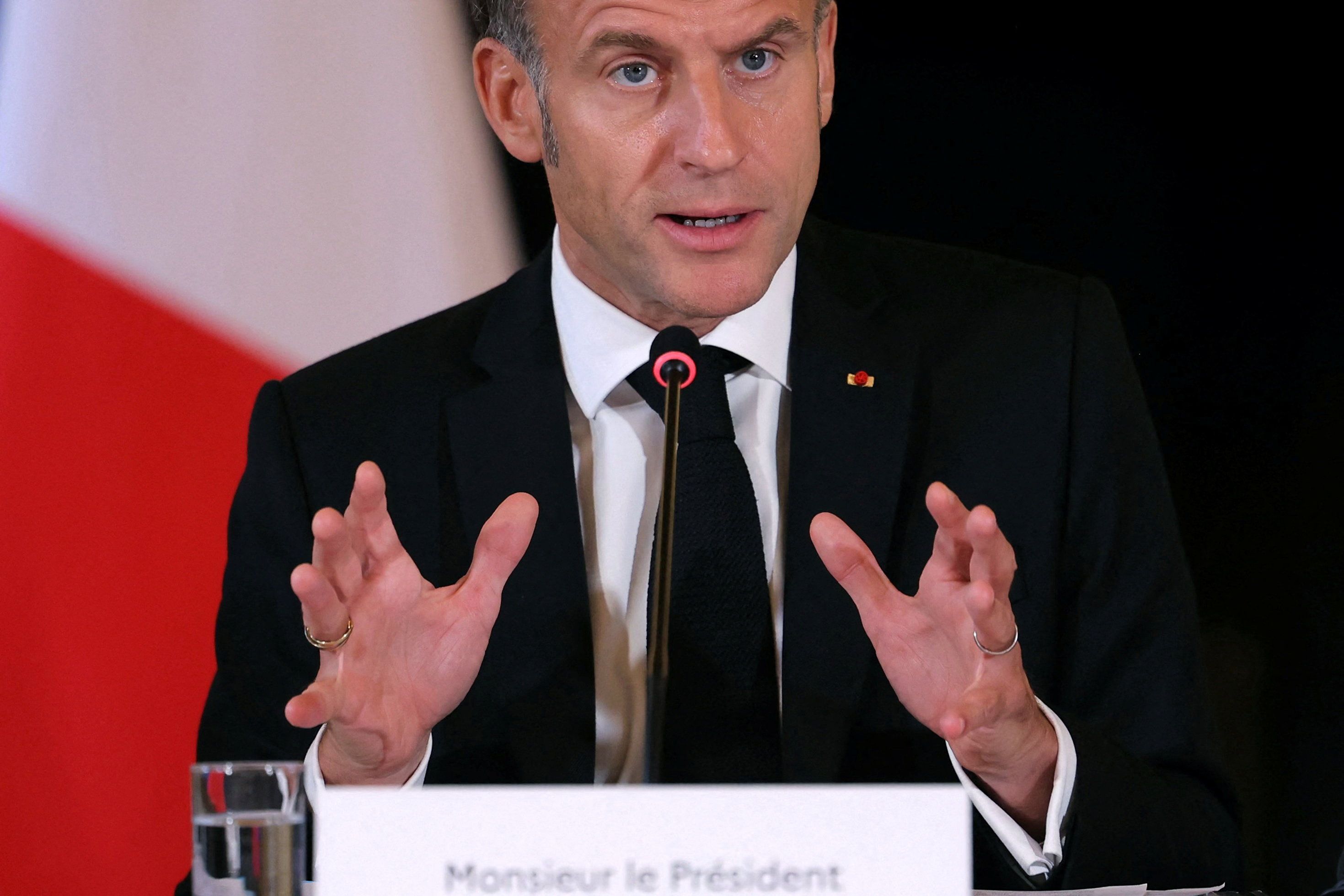 مکرون تا عصر جمعه برای معرفی نخست‌وزیر جدید فرصت دارد