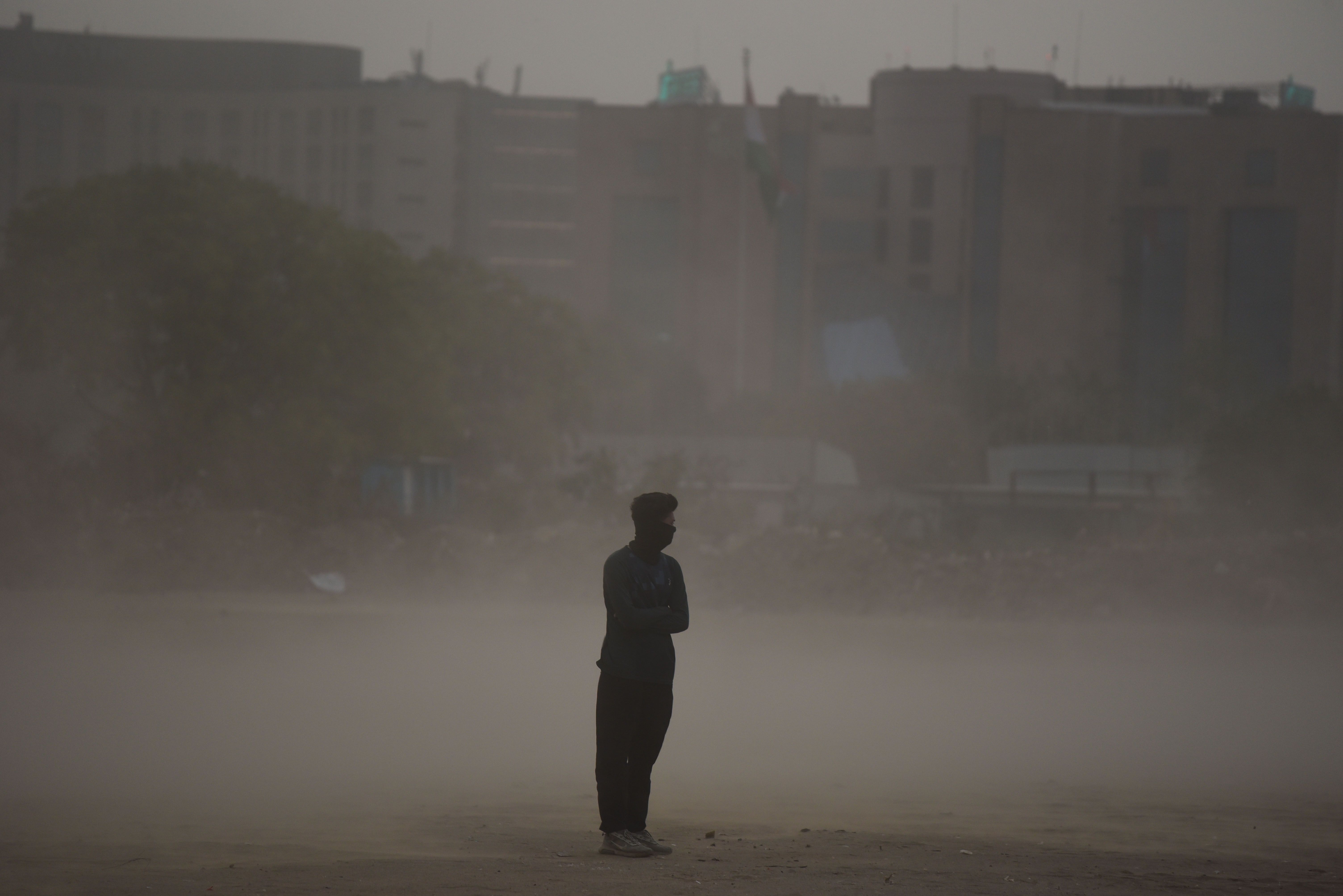 باران‌های شدید در هند و نپال جان حدود ۱۰۰ نفر را گرفت