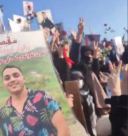 استمرار مشاركة المواطنين في تأبين ضحايا الانتفاضة الشعبية.. وهتافات ضد خامنئي والخميني