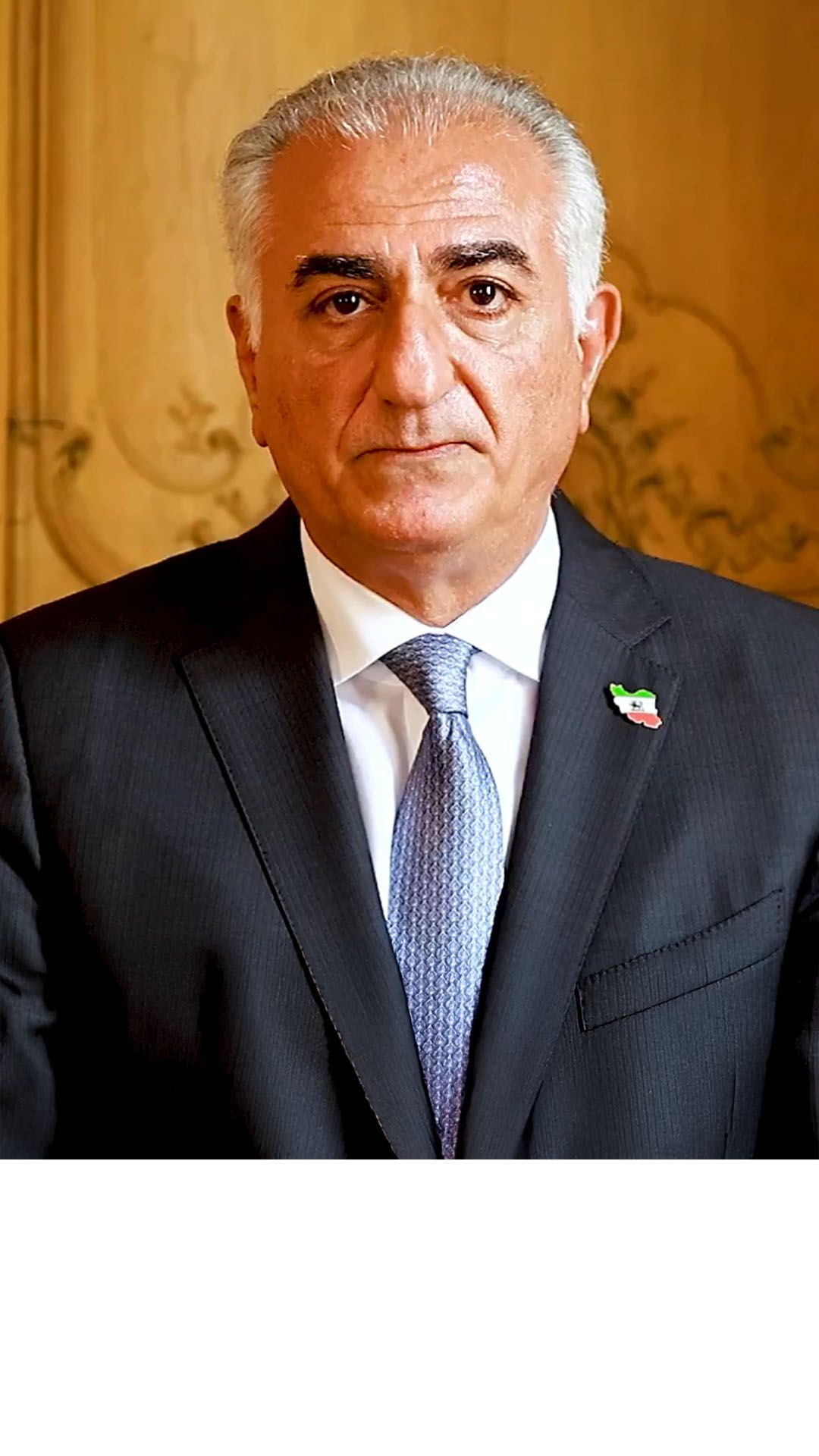 ولي عهد إيران السابق رضا بهلوي يدعو المواطنين إلى عدم القلق بشأن المستقبل بعد سقوط النظام 