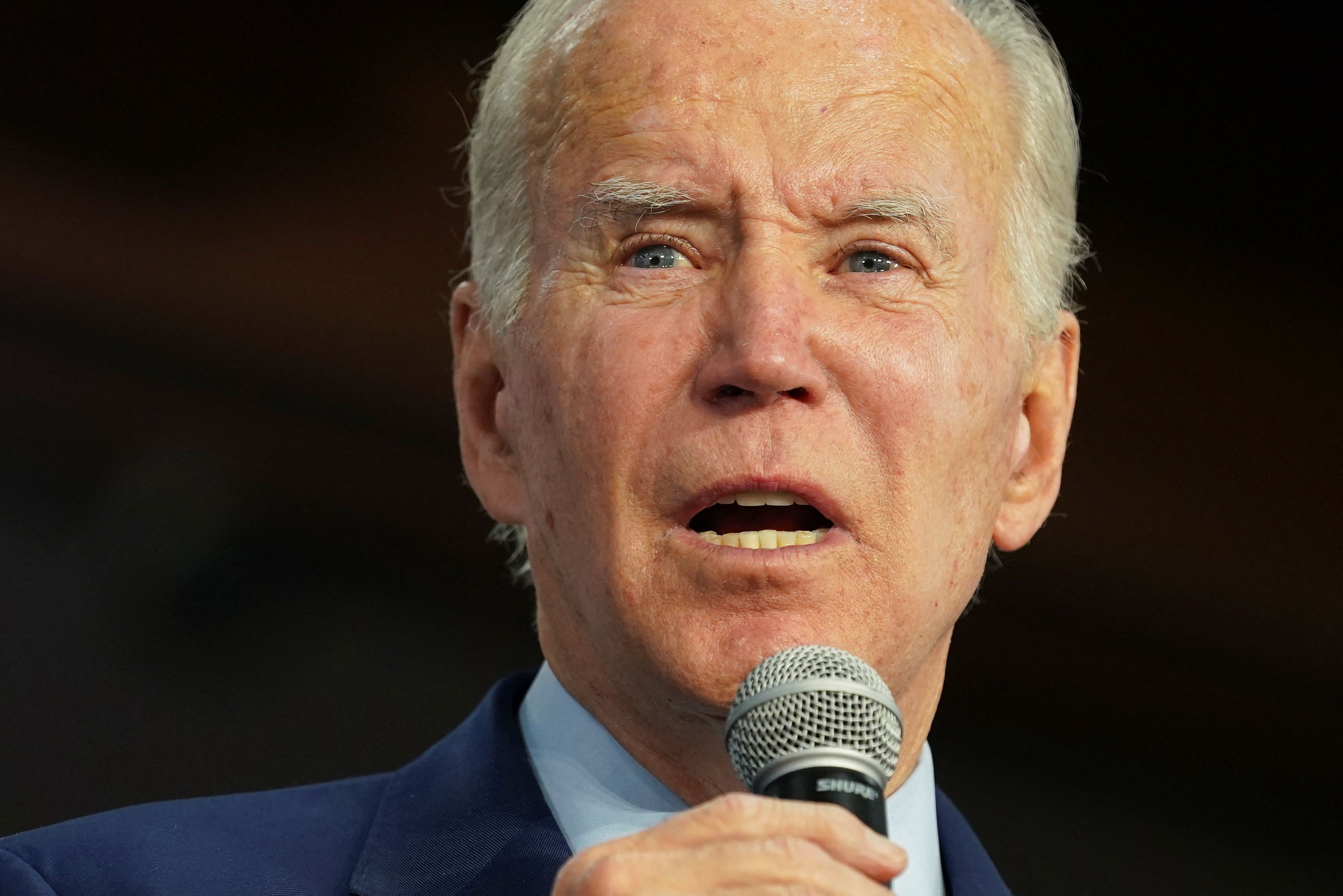 بايدن يعد بتحرير إيران.. و"رئيسي": تحررنا قبل 43 سنة