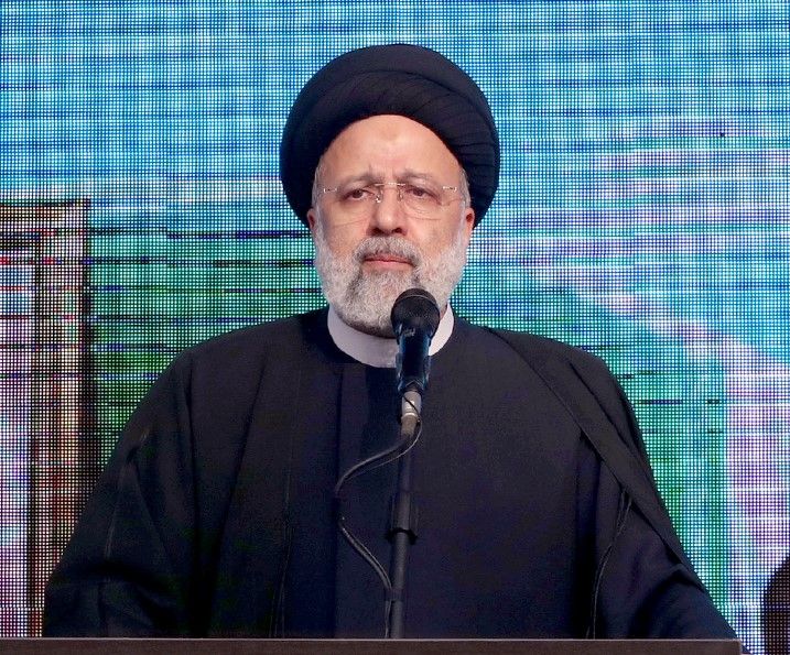 الرئيس الإيراني يتهم وسائل الإعلام بـ"الترويج للجهل" مهدداً المتظاهرين بـ"معاملة قاسية"