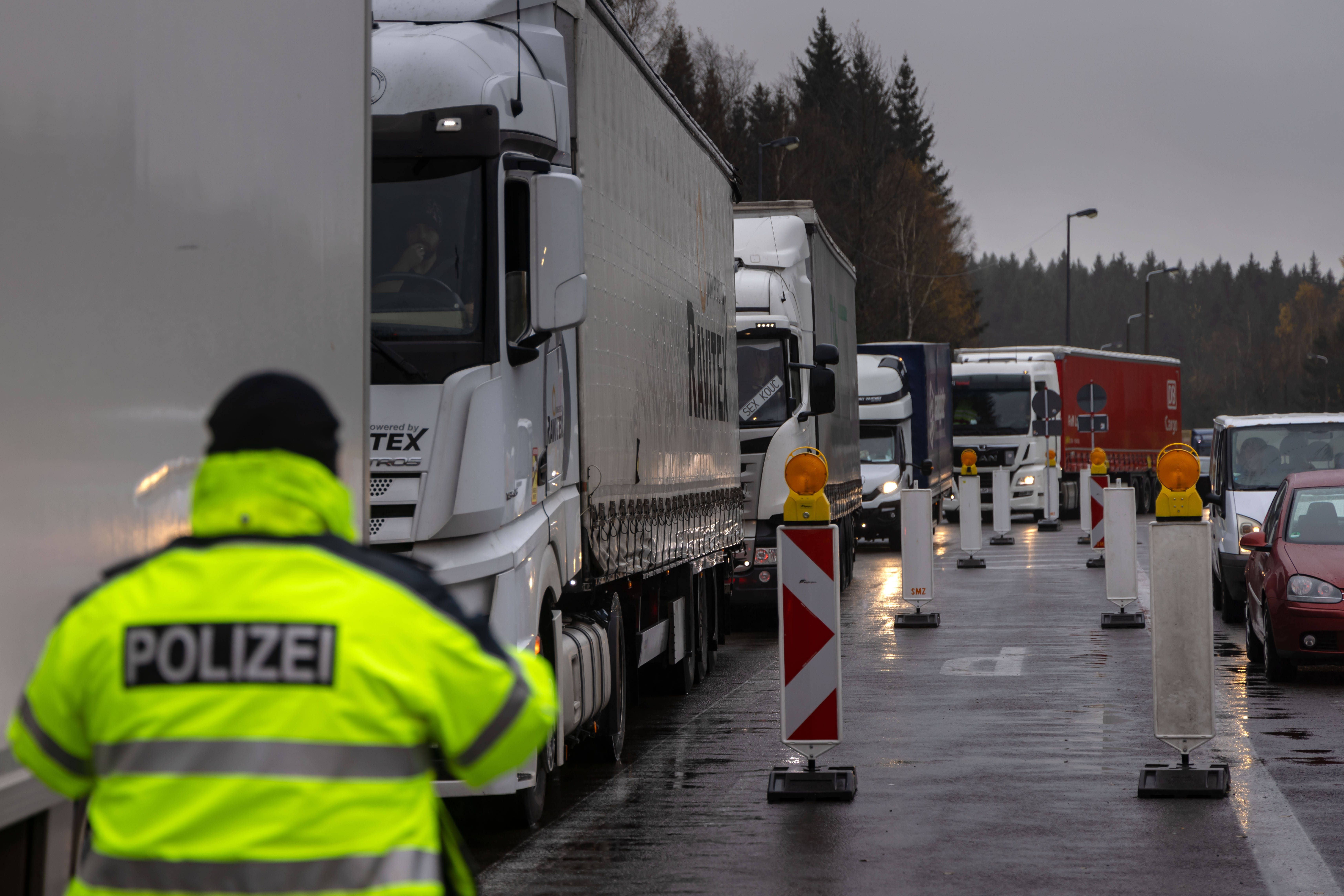 أزمة بقطاع النقل الإيراني بسبب العقوبات ومنع الشاحنات الإيرانية من تحميل 182 سلعة أوروبية 