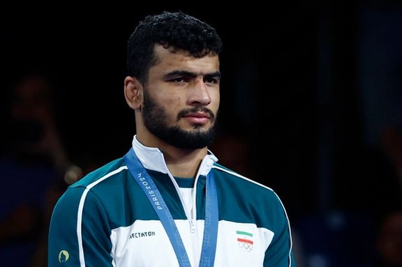 تکذیب ادعای دبیر توسط مهمدی: استخدام جایی نیستم، با پول کارگری پدرم به اینجا رسیدم